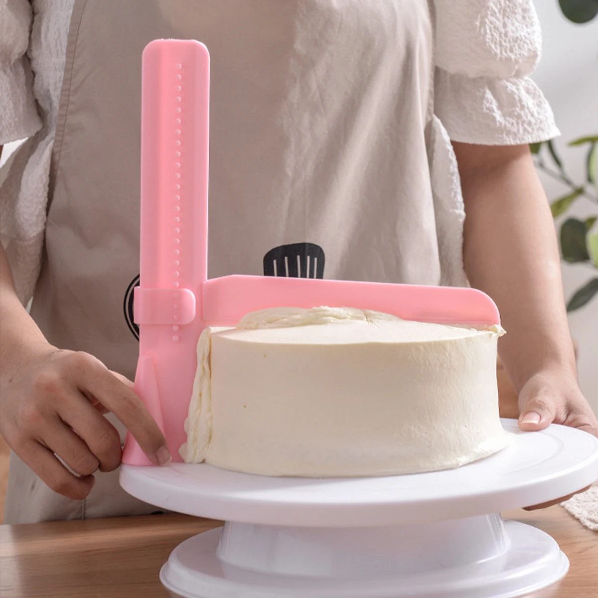 Adjustable Cake Scraper Surface Smoothing Device Edge Decorating Plastic Cake Cream Scraper Icing Rotating Cake Cutting Tools