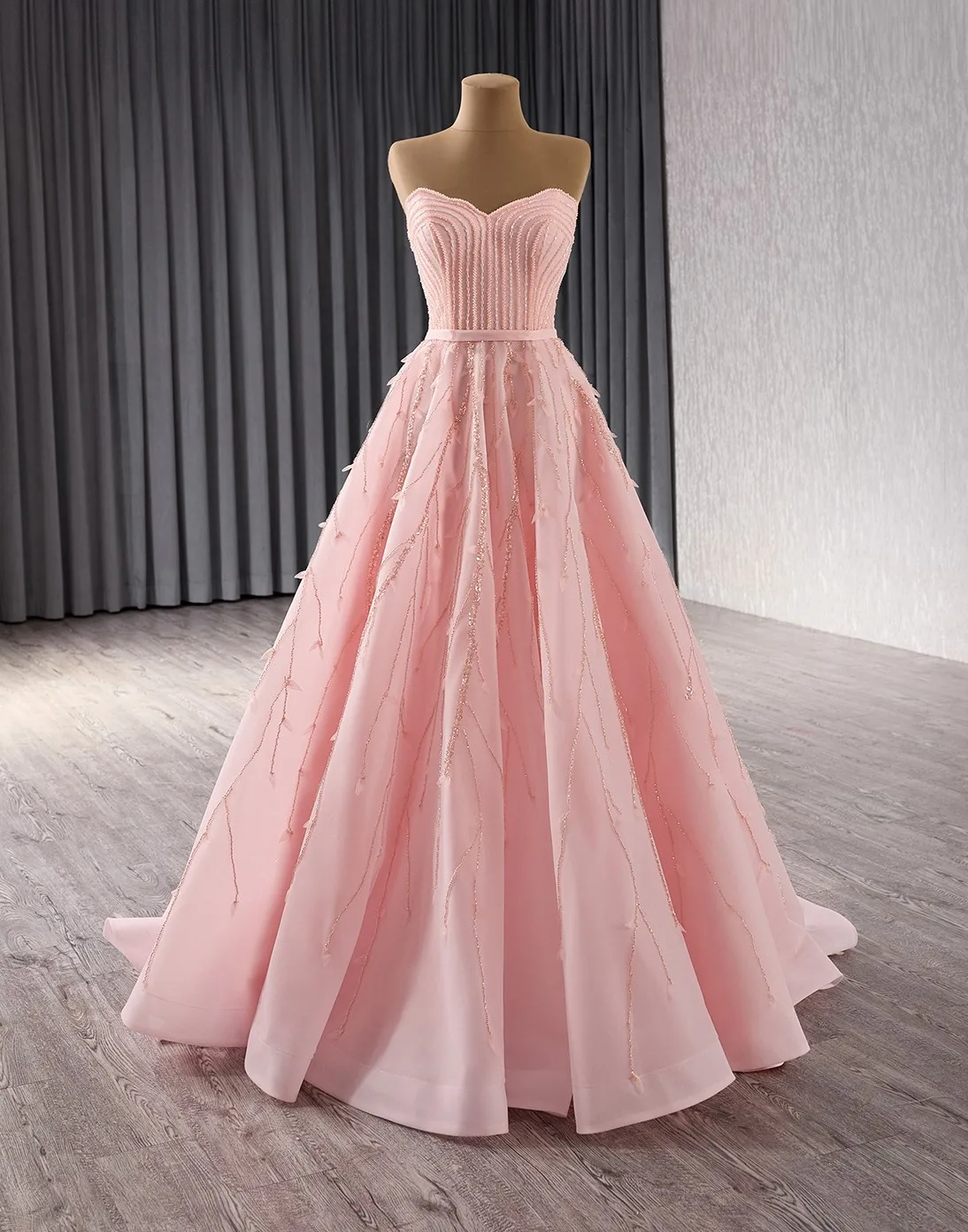 

Evening dress Pearl Pink, ball gown in splayed bustier