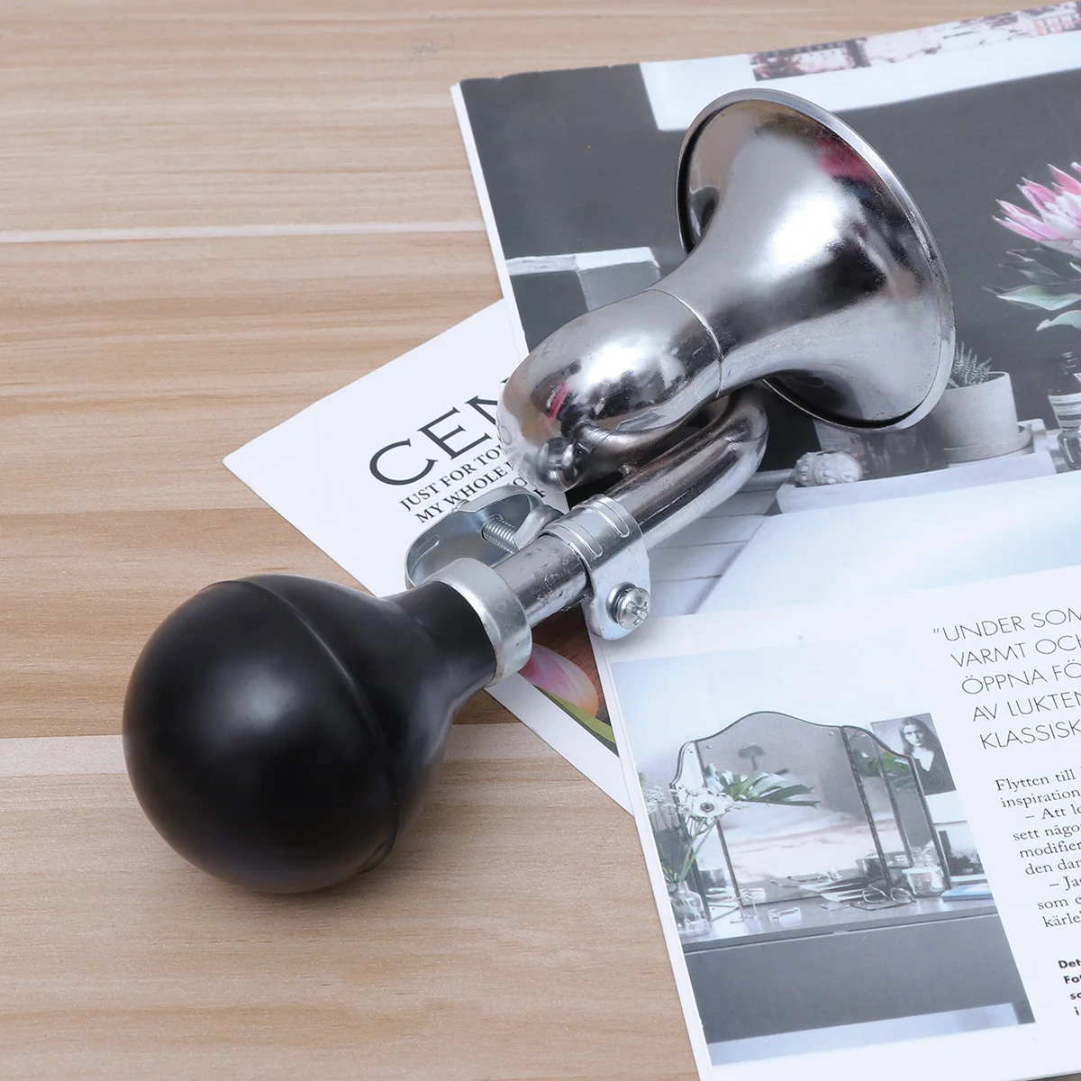 

Loud Bike Horn Aluminum Alloy Durable Weatherproof Easy Assembly Removal Fits Most Handlebars Cycling Bell Rubber Bulb