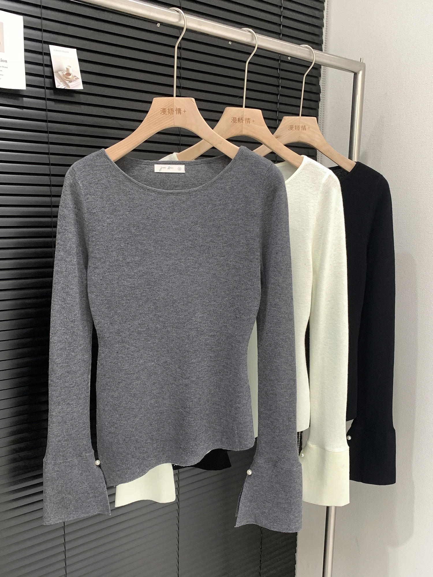 

Elegant Grey Asymmetrical Knitted Base Shirt Women's Autumn Winter Loose Fit Long Sleeve Bell Sleeve Top Breathable Comfortable