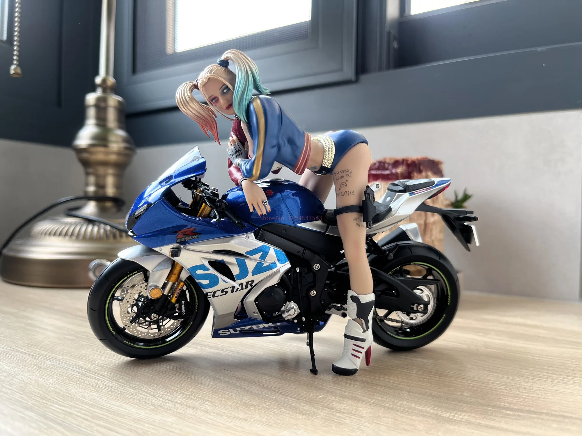 Disponibile autentico principale Gu Suicide Squad Harleen Quinze e moto Action Figure Modello anime Ornamenti Giocattolo da collezione Regalo