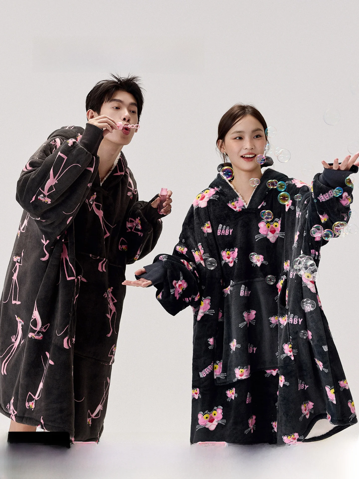 bata-de-franela-para-parejas-con-capucha-diseno-de-dibujos-animados-ropa-de-casa-ropa-de-invierno-de-fibra-de-poliester-de-longitud-media