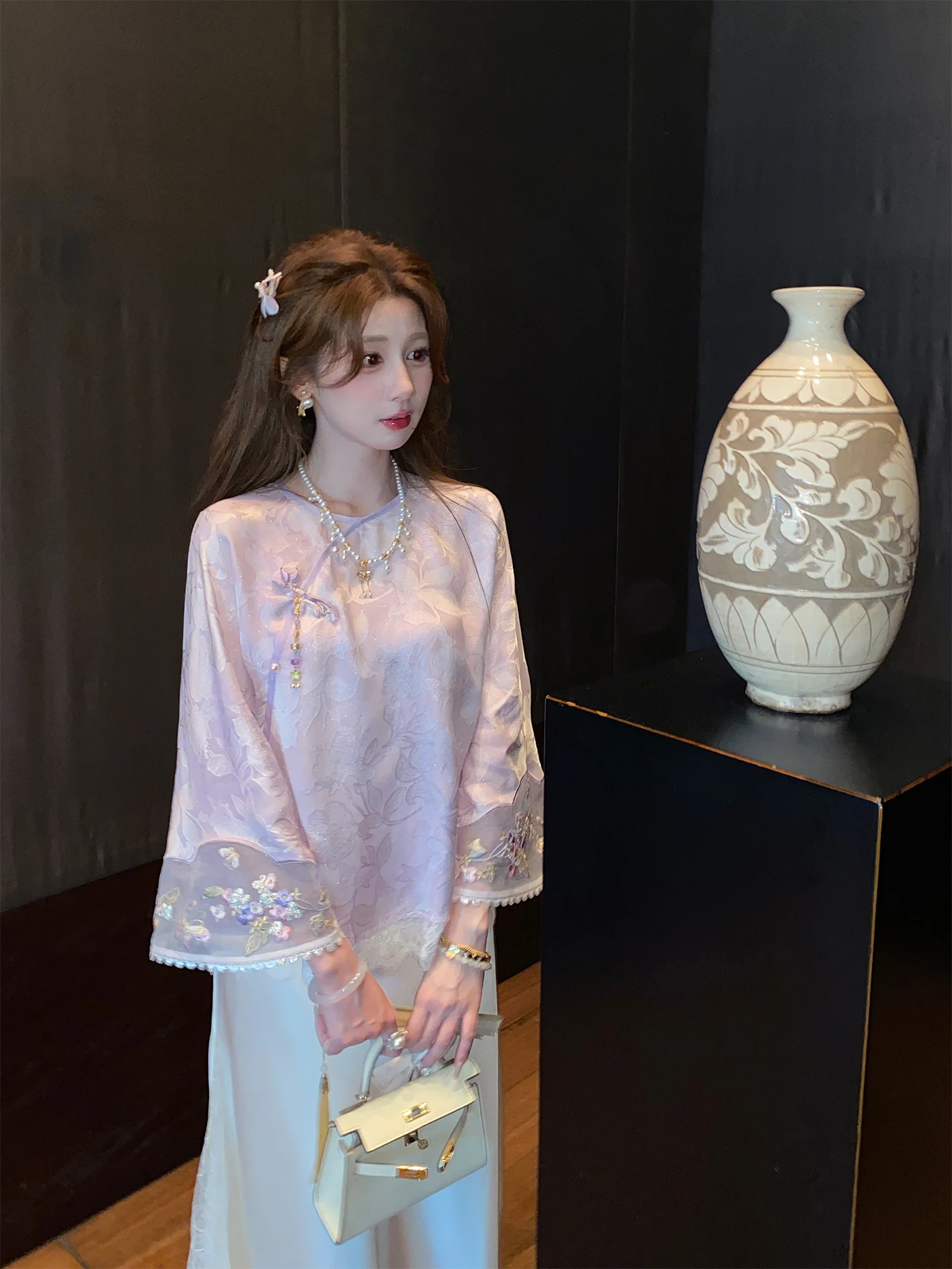 

Женский топ Ele Silver с вышивкой и кружевом, свободного кроя, с длинными рукавами и круглым вырезом, в китайском стиле, оригинальный дизайн, модный