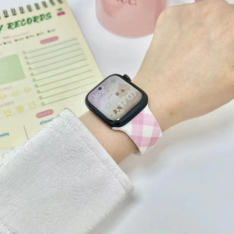 Ремешок силиконовый в клетку для Apple Watch Series 7 Correa 45 мм 41 49, женский спортивный браслет для Iwatch 9 8 6 SE 5 4 38 мм 40 мм 42 44