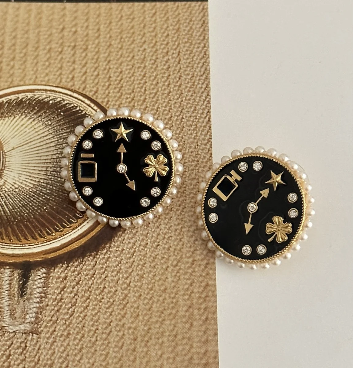 

New European and American high-end brand simple stud earrings temperament