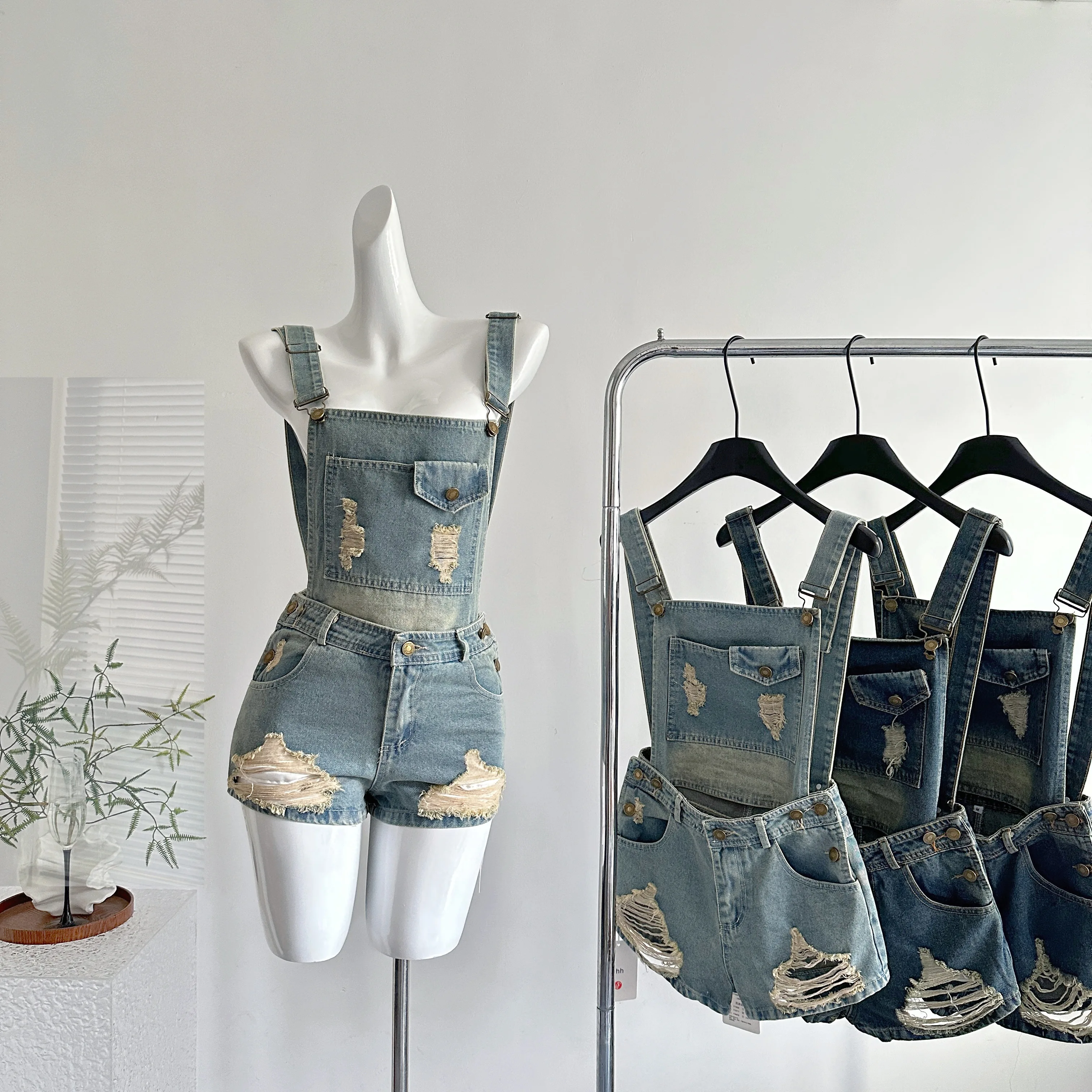 

2025 Summer New women's pure desire for playful and versatile two-color denim overalls shorts
