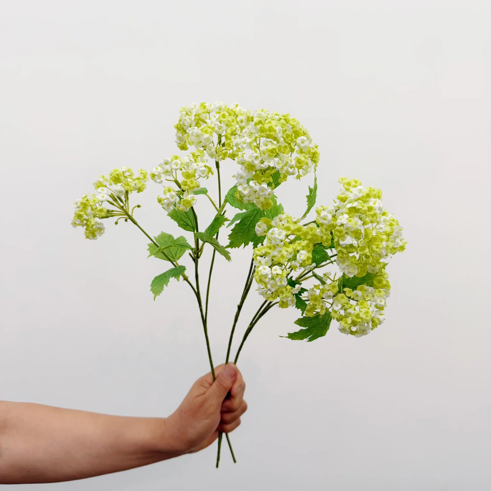 4 Stück Künstliche 3-köpfige Weiße Schneeball-Hortensien Hochzeitsdekoration Hintergrund Blumen Brautstrauß Heimdekoration Fotografie-Requisiten – Detail 7