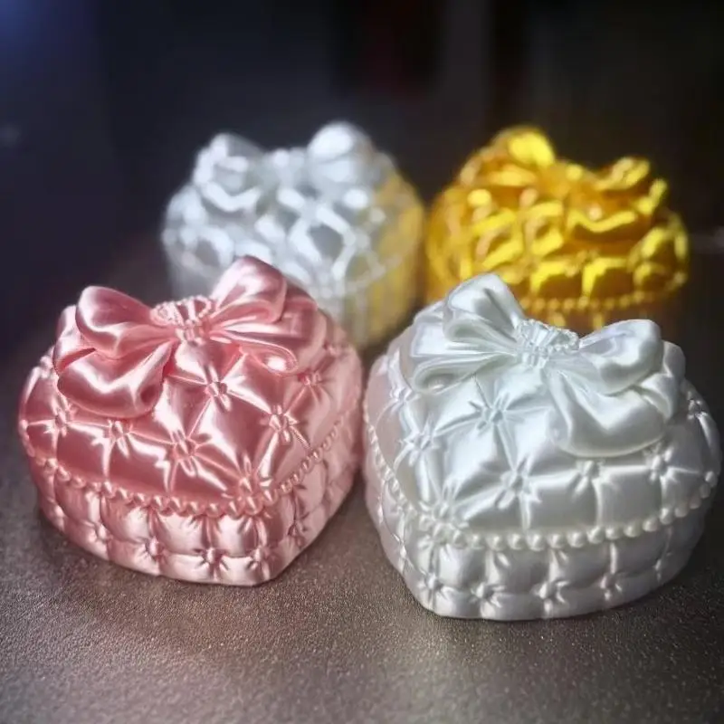 1 Stück Mini-Schmuckbox in Herzform aus Seide mit Schleife, tragbarer Aufbewahrungskoffer für Schmuck auf Reisen und Geschäftsreisen. – Detail 11