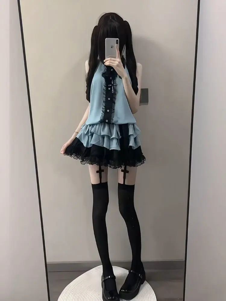 

Японский ретро-костюм в стиле Y2K от NONSAR: платье без рукавов, свободного кроя, пышное, с драпированным воротником.