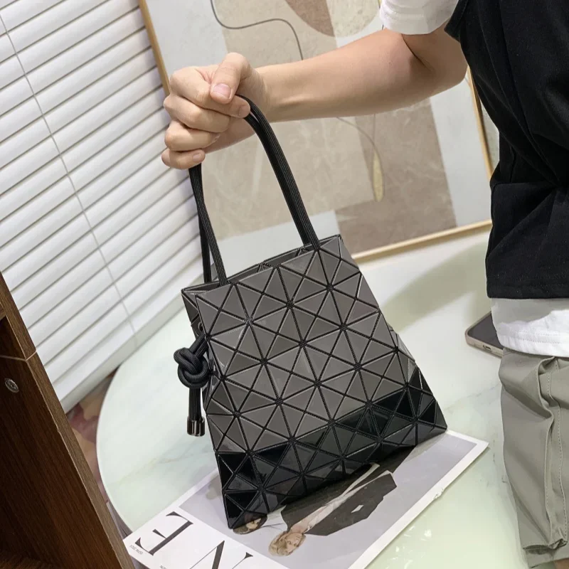 

Elegant Leather Classic Designer Paris Fashion Handbag for Women Large Capacity Commuter Bag Very Chic