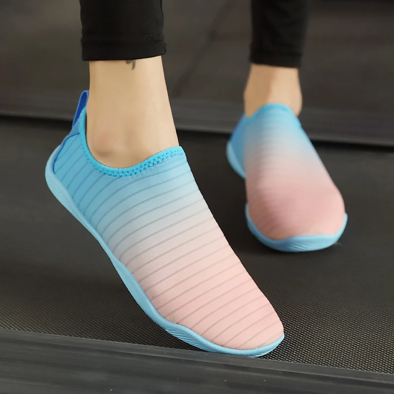 

Hot Tt Is Suitable for Girls' Casual Wrap Shoes, Striped Air Layer Design, Light and Breathable Men'S/Women's Home Indoor Shoes