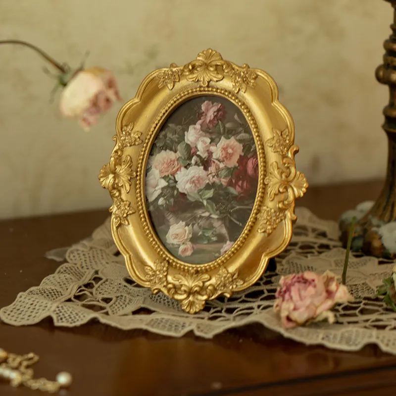 

Retro European relief round resin small photo frame picture frame ornaments B&B wall decoration literary art light luxury wall h