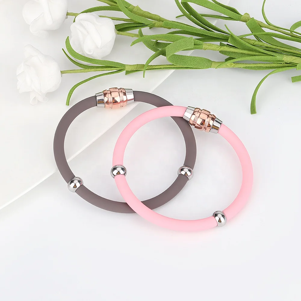 Bracciale antistatico in gomma siliconica in acciaio inossidabile di nuovo stile Bracciale energetico agli ioni negativi con magnete wireless per uomo e donna