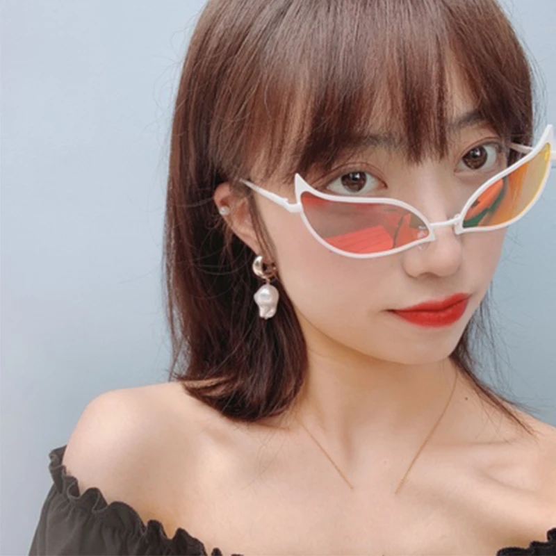 2022 Donquixote Doflamingo Cosplay Glasses Anime Metal Cat Eye Sunglasses for Women Men Funny Christmas Gift Party Props