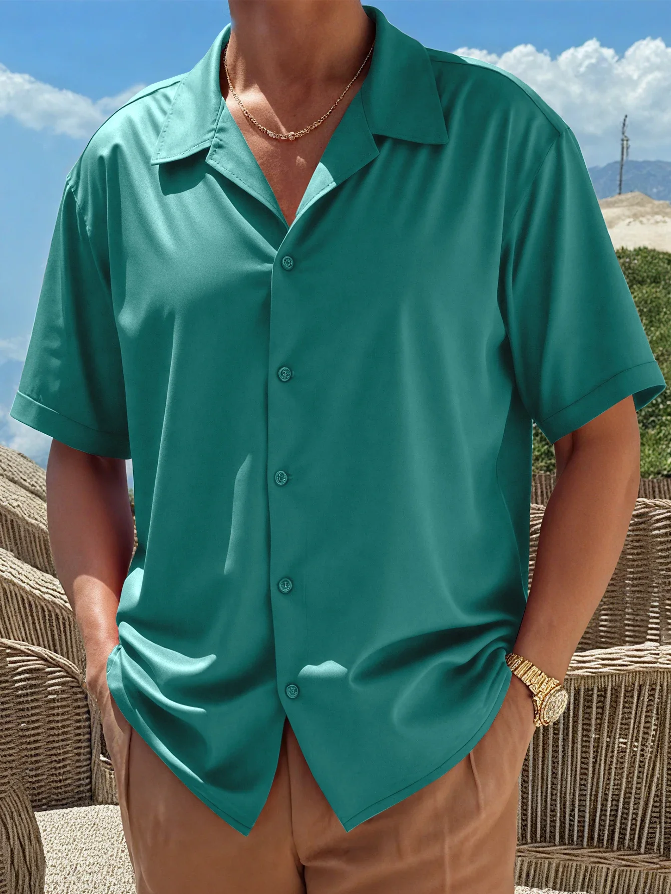 The 2025 summer hit fashion men's glossy solid-color ball shirt, high-quality business casual loose short-sleeved top