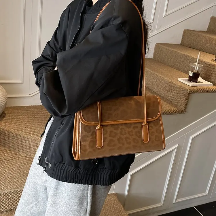 

2025 Vintage Aesthetic Bag Spacious Fall Winter Tote for Women Retro Crossbody Purse Chic Shoulder Bag, Versatile Bag​