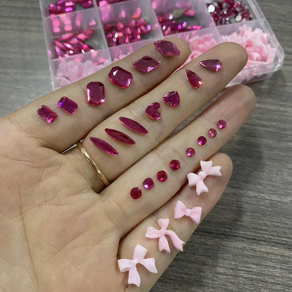 12 Siatek 3D Różowe Kokardki i Różowo-Czerwone Cyrkonie Ozdoby do Paznokci Mieszane Okrągłe/Serce/Kwadrat/Romb Diamentowe Dekoracje do Paznokci DIY Akcesoria do Paznokci