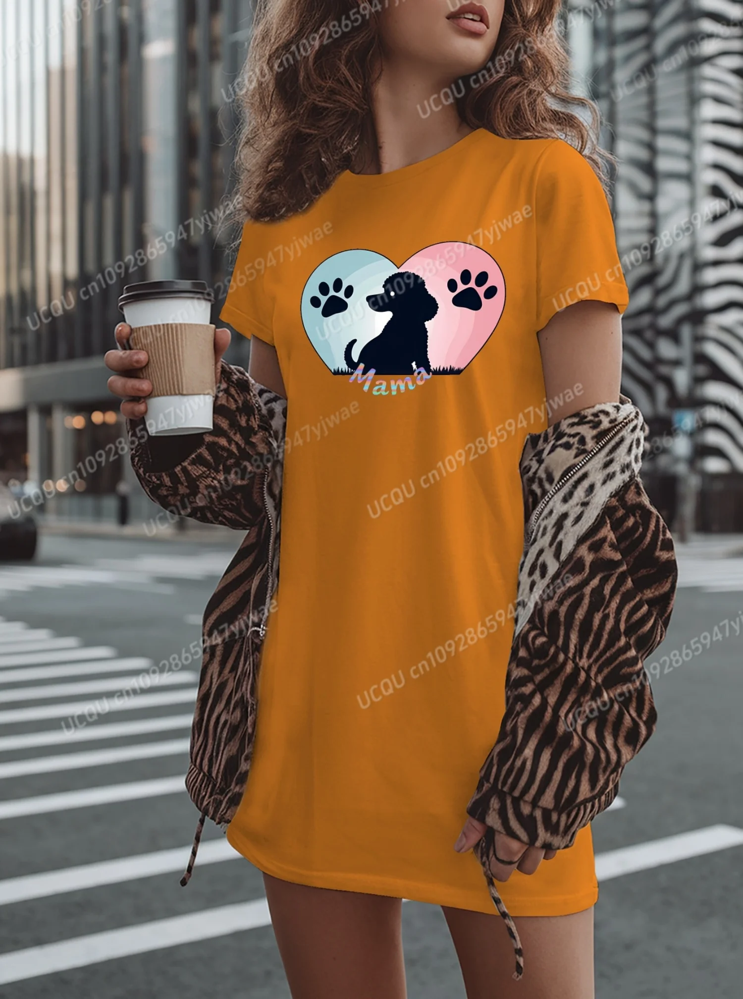 2025 ฤดูร้อนใหม่ผู้หญิงเสื้อยืดหลวมสบายๆการ์ตูนสุนัขพิมพ์ O-คอเลดี้เสื้อแขนสั้นผู้หญิงเสื้อผ้า