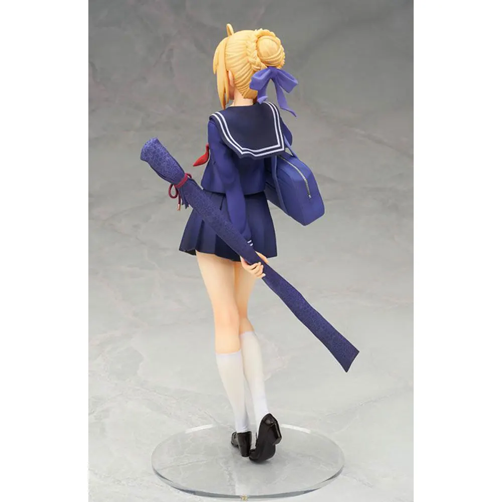 Figura Pendragon Altria de Anime Fate/Stay Night, uniforme de estudiante, modelo de animación de pie, colección de regalos, adornos decorativos, 22CM