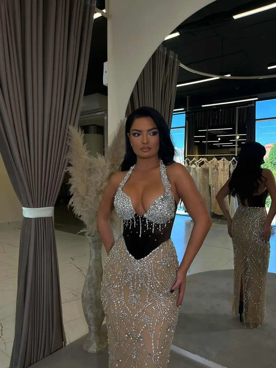 Vintage Beaded Halter Prom Dresses Sexy Sleeveless Sequined Evening Dress Fashion Beaded Floor Length Party Gown Customized