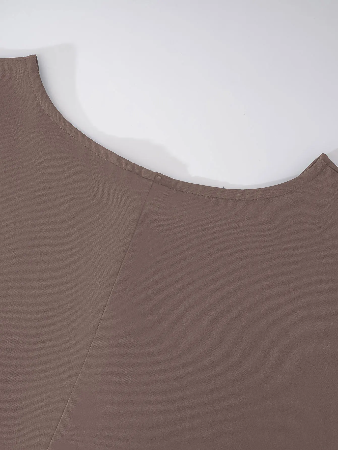 อาบายาอิสลามพร้อมข้อมือมีสไตล์และการออกแบบที่หรูหรา เหมาะสําหรับแฟชั่นเจียมเนื้อเจียมตัว เทรนด์ล่าสุดในซาอุดีอาระเบีย กาตาร์อ่าวตะวันออกกลาง