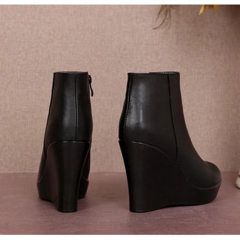 BEYARNE Genuine Leather Autumn Winter Boots Shoes Women Ankle Boots Female Wedges Boots Women Boot Platform ShoesE255