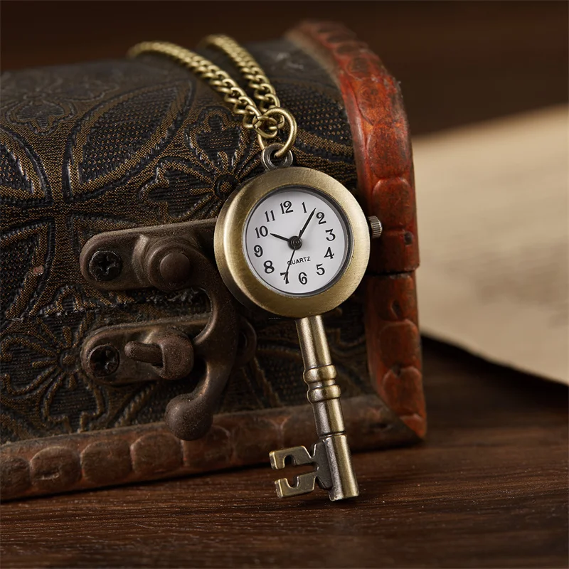 Retro creative personalized design key shaped quartz pocket watch necklace pendant men women student hanging watch simple