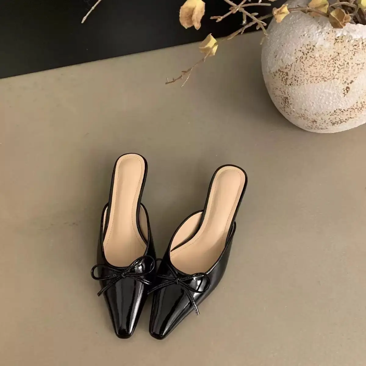 

Women's Summer French Style Bow Tie Pointed Toe Closed Toe Mules Sandals Thin Medium Heel Versatile Outdoor Slip On Shoes