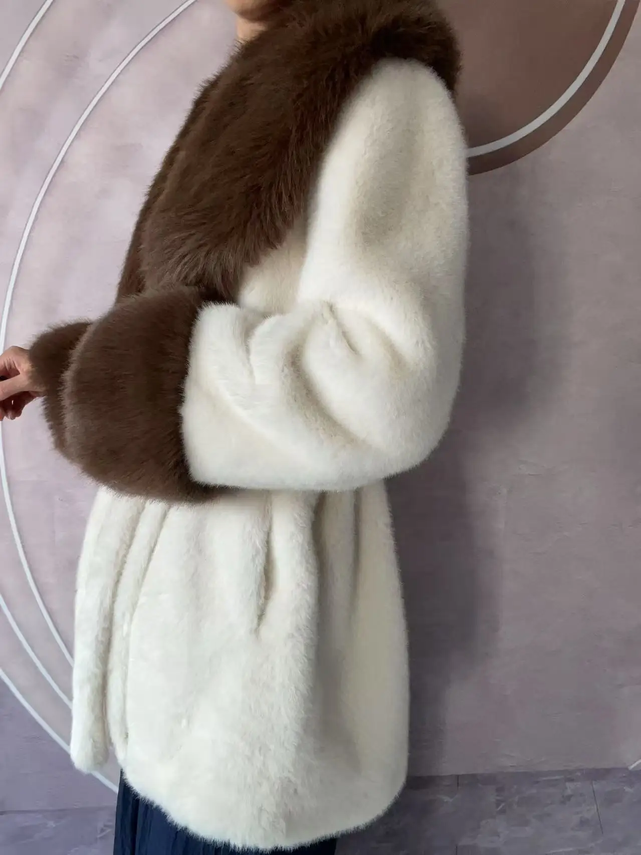 Luxury High Quality New Large Fur Collar Fur Coat Belt Slim Jacket Women Winter Warm Eco-Friendly Mink Fox Fur Coat Premium Tops