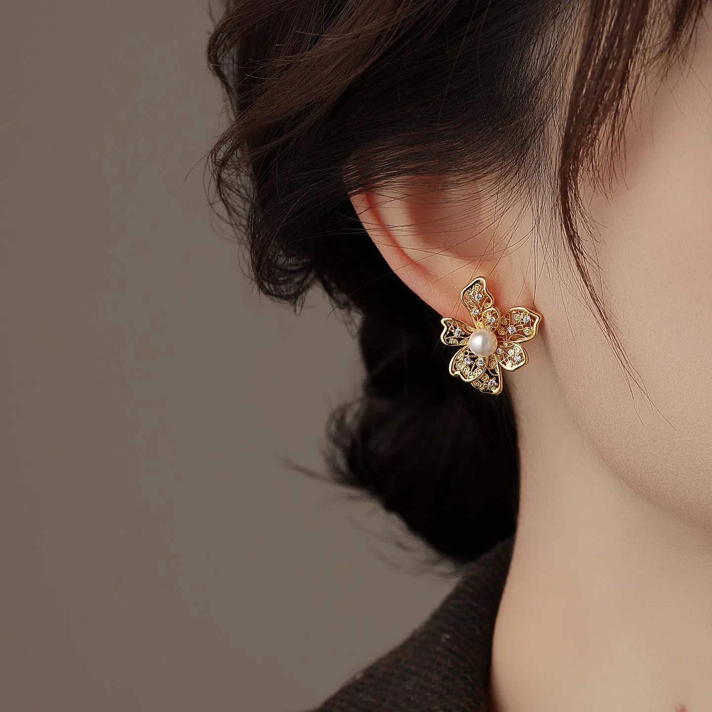 18K Vergoldete Mikro-Perlen Hohle Blumen-Ohrringe für Damen-Modeschmuck Elegante Sensation Neu 2026 Ohrstecker Ohrschmuck – Detail 5