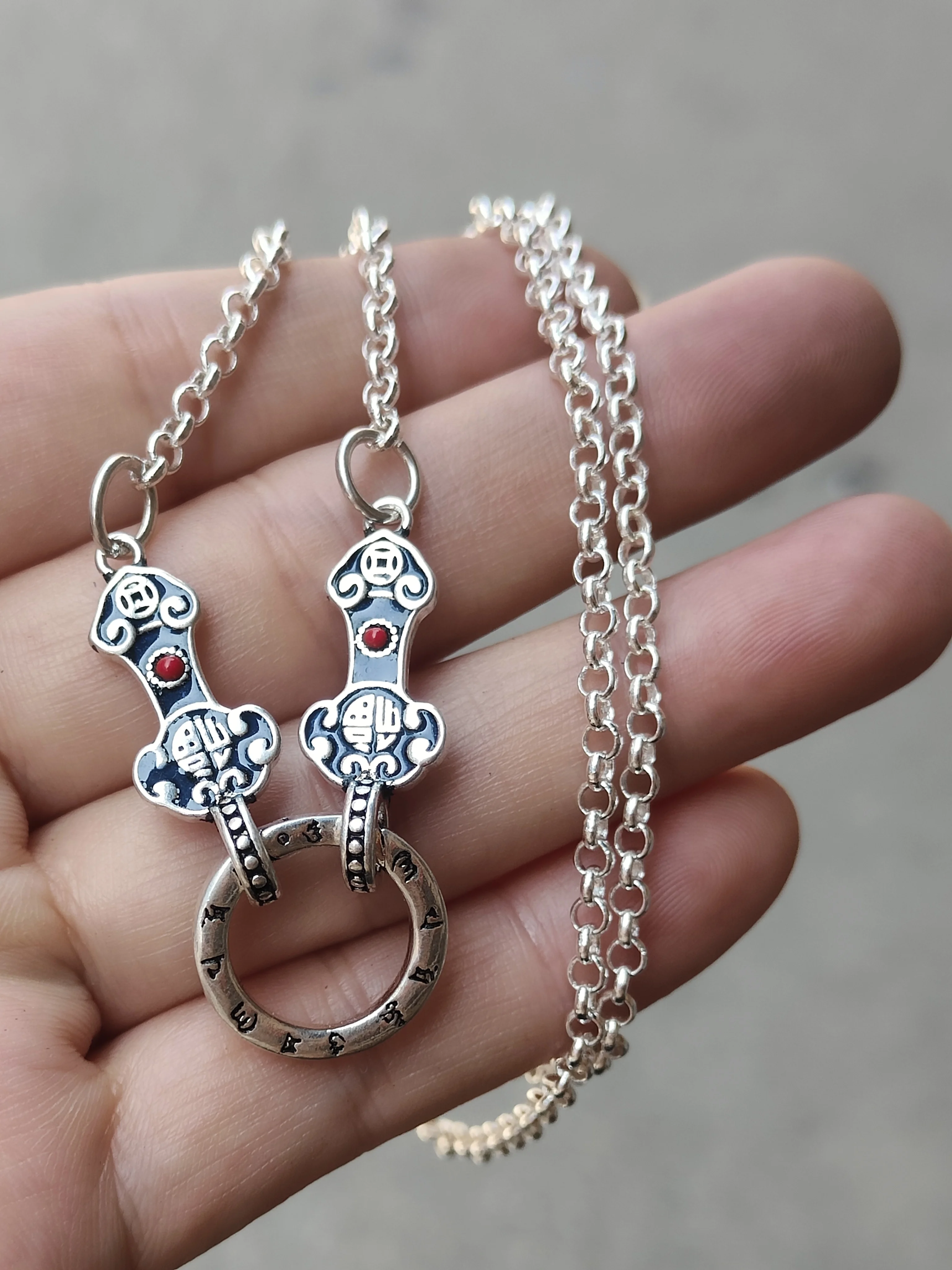 

A Chinese Tibetan silver retro ethnic style burned blue ruyi collarbone decorative chain amulet