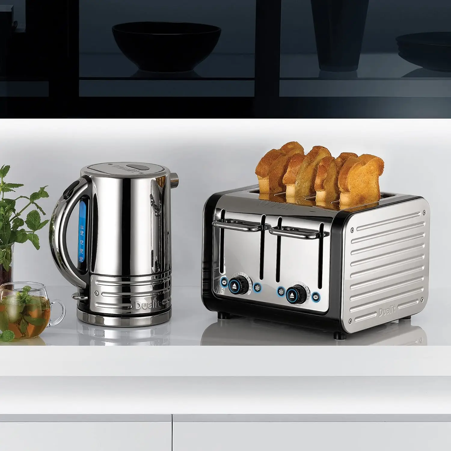 Series 4 Slice Toaster | Polished Stainless Steel with Black Trim | Extra-Wide Slots – Peek and Pop Function – Patented Perfect