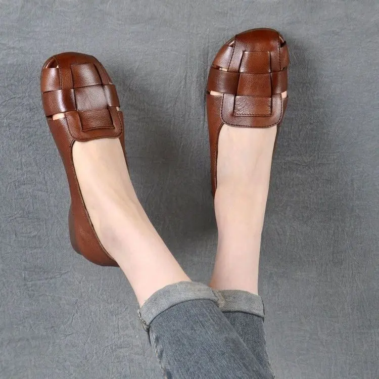 

Женская кожаная обувь на мягкой подошве, летние удобные дышащие туфли в стиле ретро, сандалии для мам среднего и пожилого возраста