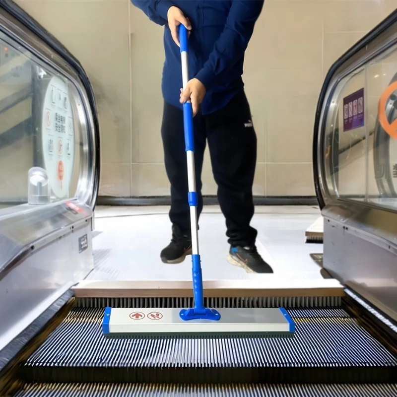 

New compact commercial manual escalator washer