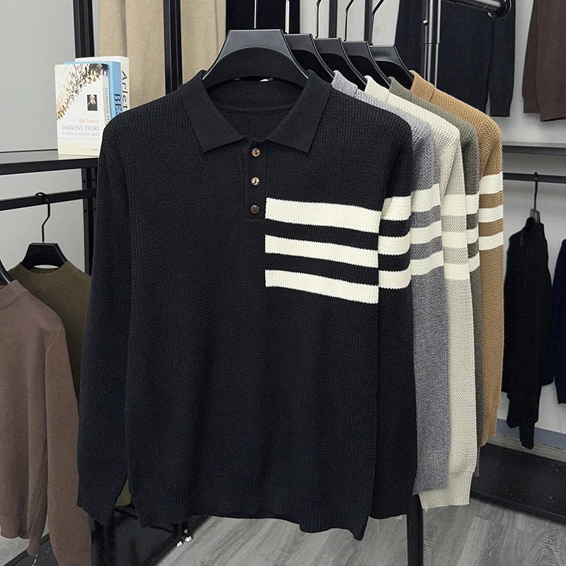 Camiseta de manga larga tejida de lujo de alta calidad para hombre, suéter informal con solapa para jóvenes coreanos con diseño de botones a rayas a la moda para otoño e invierno
