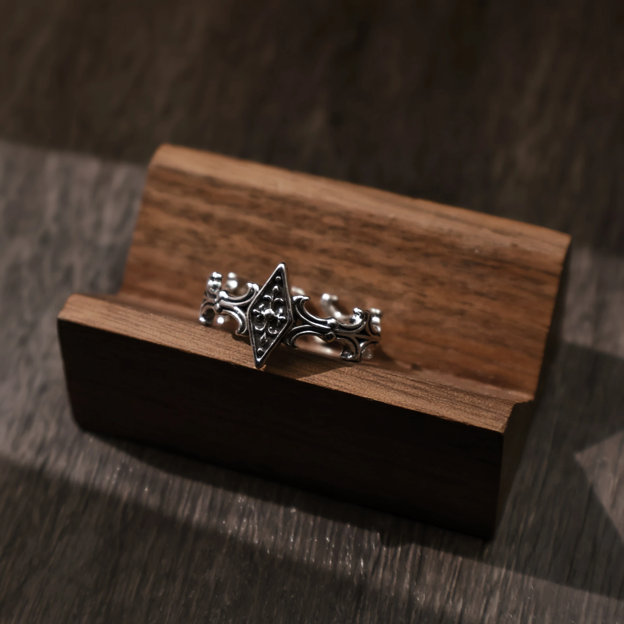 Retro Iris Kreuz Rhombus Verstellbarer Offener Ring für Männer Versilbertes Messing Gothic Punk Edgy Schmuck Unisex Accessoires Cooles Geschenk – Detail 2
