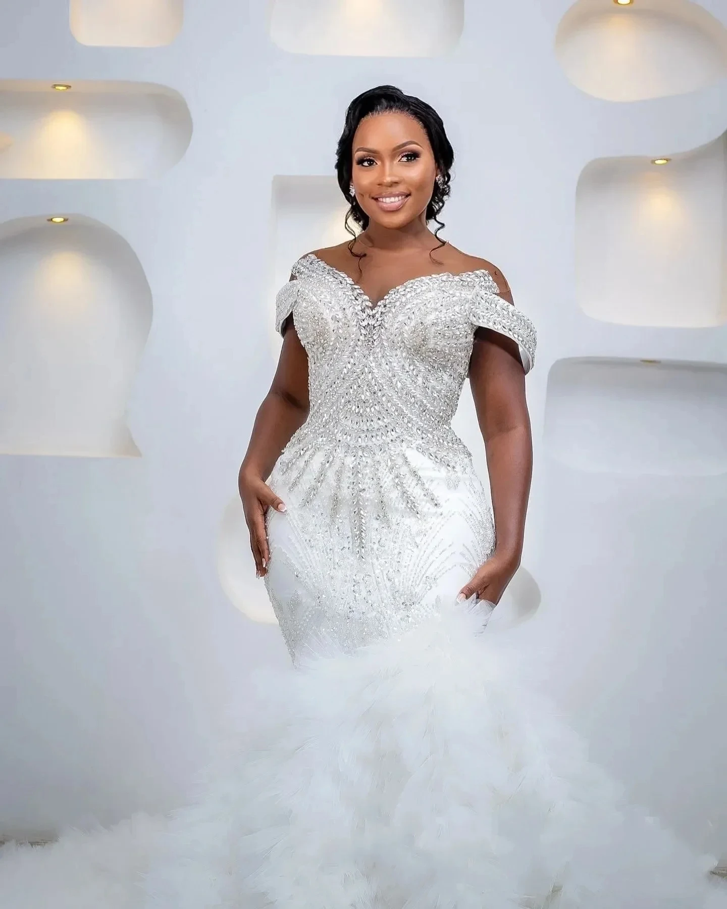

Luxury Mermaid Wedding Dress 2026 Sheer Neck Rhinestones Sequined Tiers Ruffles Tulle Bridal Gown Bride Arabic Aso Ebi Vestidos