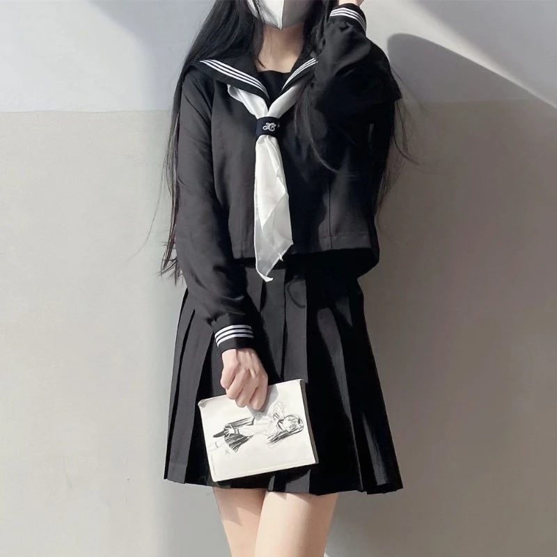 Übergrößen Japanische JK-Uniform auf Lager: Klassischer schwarzer dreifach gestreifter Matrosenanzug mit langen und kurzen Ärmeln im authentischen Preppy-Campus-Stil