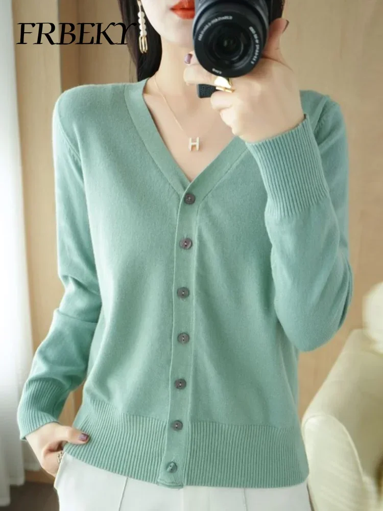 

Autumn New Korean Fashion Knitted Cardigan Jacket V-neck Solid Color Long-sleeved Ladies Sweater Single-breasted Knitwear Jumper