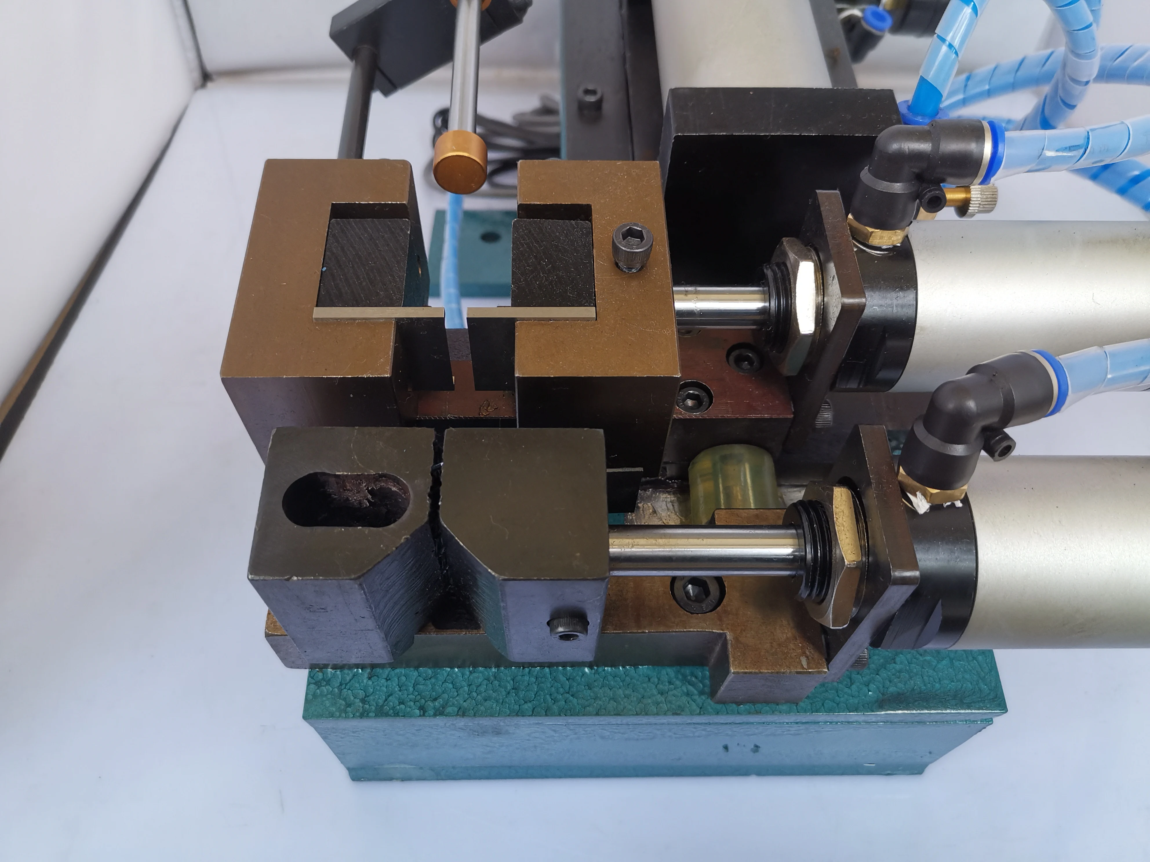 DZ-310 Pneumatic Horizontal Wire Stripping Machine and peeling Machine , Power Jacket Pneumatic wire stripping machine