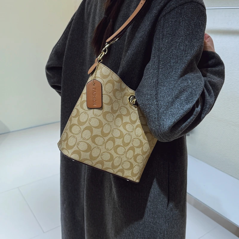 

Стильная женская сумка с верхней ручкой, сумка из натуральной кожи с золотой фурнитурой, подходящая для деловых встреч, обедов и мероприятий