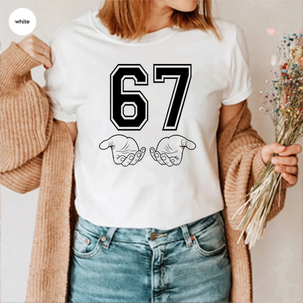 مضحك ستة سبعة تي شيرت 67 اليد التي شيرت ميمي الجيل ألفا التي شيرت العصرية 67 المحملة للجنسين قصيرة الأكمام بلايز مضحك الجنرال ألفا هدية
