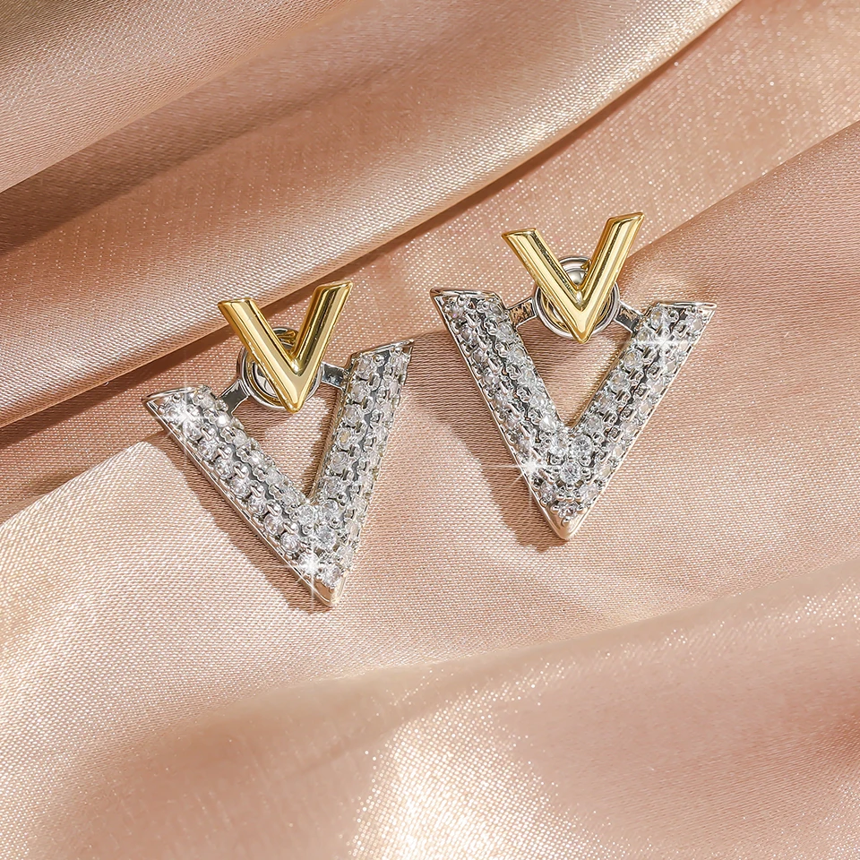 

RAKOL New Design Letter V Shape Stud Earrings French Fashion Double Color Rhinestone Earrings Women's Party Accessory