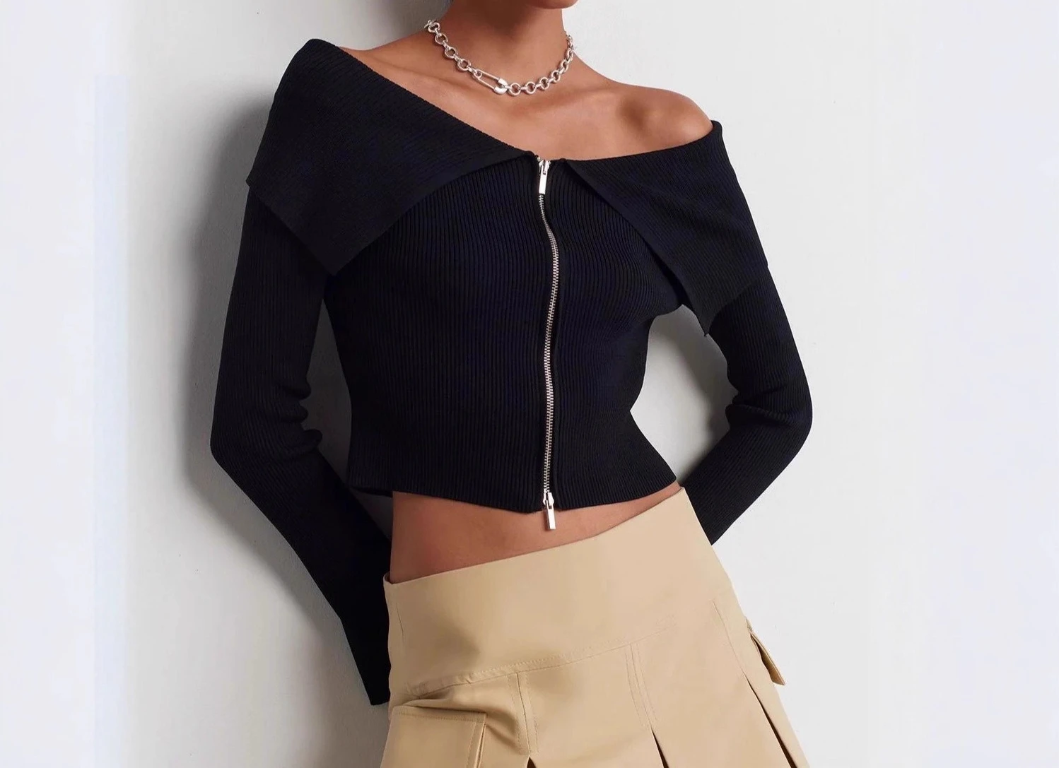 2025년 신상 스웨터 여성 오프숄더 루즈핏 슬림 숏 스타일 긴팔 탑 코트