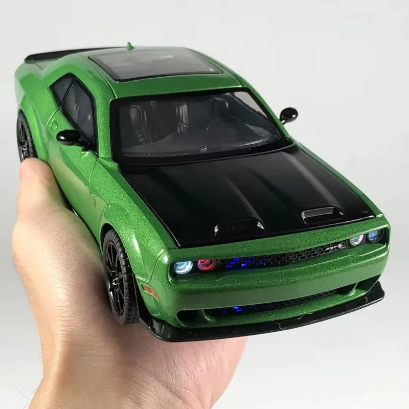 1:24 Dodge Challenger Hellcat Redeye Flash Version Alloy Metal Diecast Model American Muscle Car Desktop Display Collectible Toy