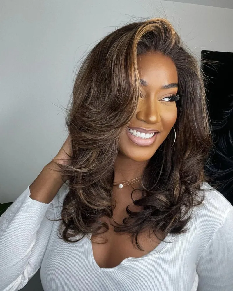 

Многослойный темно-коричневый парик с блондинистыми прядями, волнистый, 13x4 HD, с кружевной передней частью, омбре, из натуральных волос, окрашенный, для чернокожих женщин