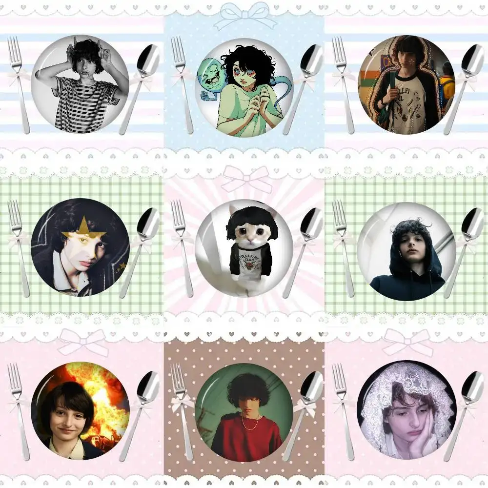 Pin de metal personalizado de Finn Wolfhard Stranger Creator, insignia de dibujos animados estilo old-school, broche de anime, joyería de regalo para fans