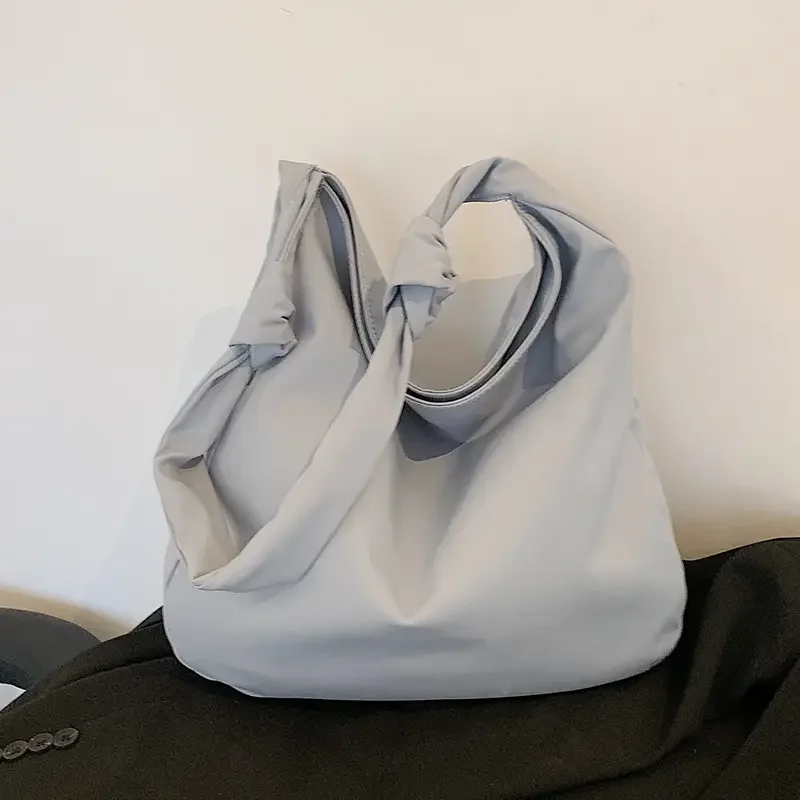 

Minimalist Bucket Bag