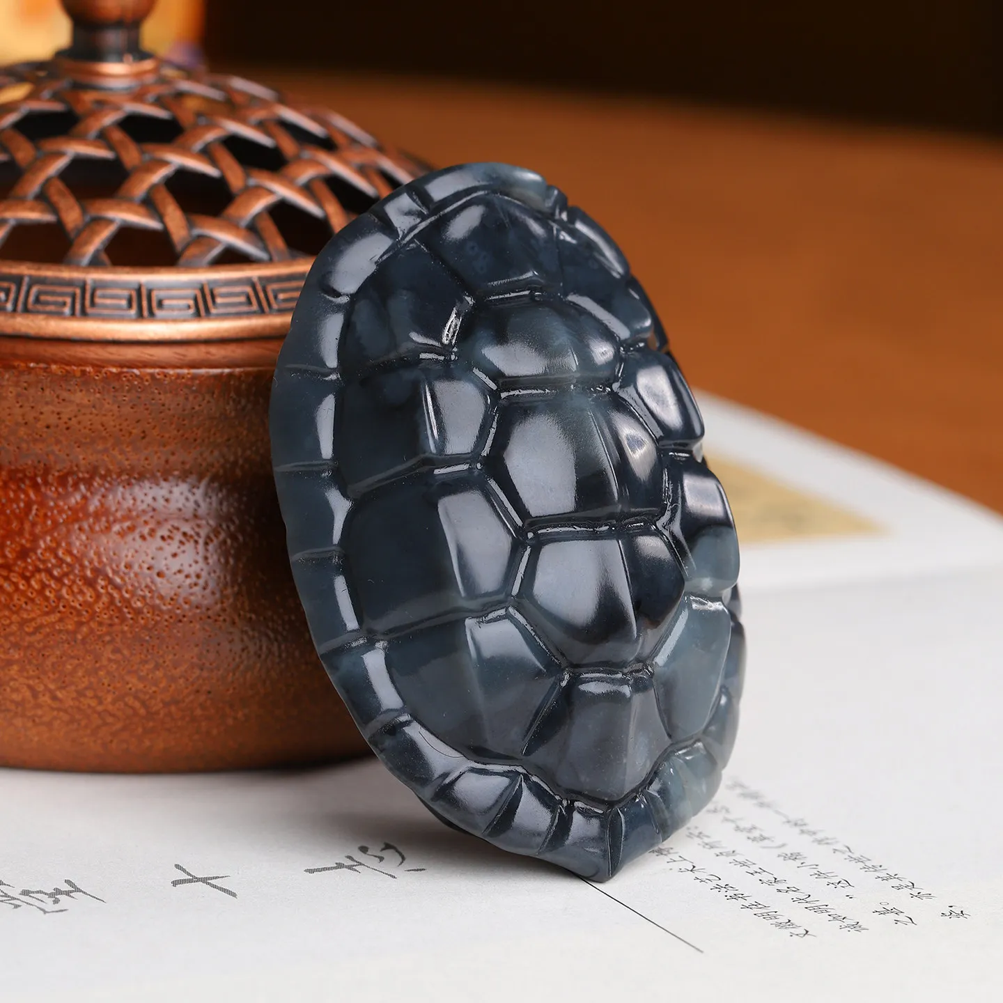 New natural Hetian jade rich Jiatian hand handle piece Xinjiang blue and white material tortoise shell play piece men's and wome