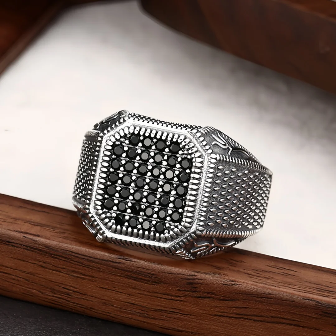 New S925 Sterling Silver Charms Rings for Men Antique Rivet Pattern Micro Black Zircon Ring Punk Fashion Fine Choice Jewelry